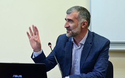 1018093582.jpg